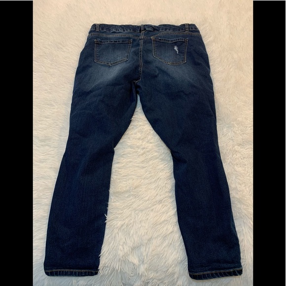 Woman’s Pants - Picture 3 of 3